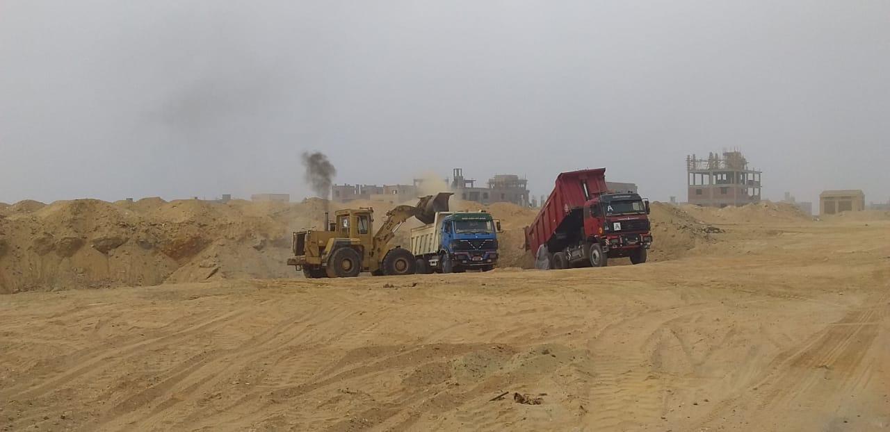 عمال نقل المخلفات بناء بمدينة 6 أكتوبر